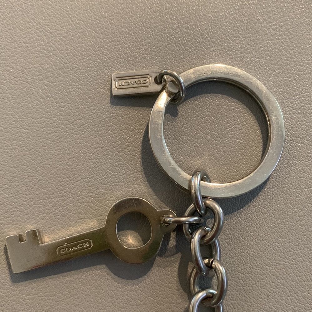 COACH Heart & Key Keychain - Picture 2 of 3